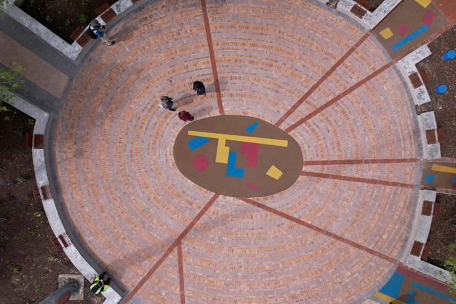 Present Shapes, Bonteheuwel Freedom Square Landscape Art Intervention  / Lorenzo Nassimbeni Conceptual Architect - Square