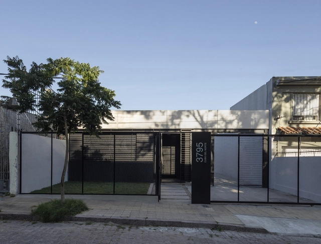 Casa Cubo del Norte / Manzoniterra Arquitectos - Casas