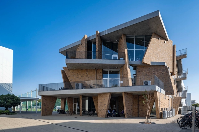  Biblioteca de la Escuela Secundaria del Instituto de Tecnología de Shonan / kousou + Fukei Co. - Fotografía exterior, Escuela Secundaria