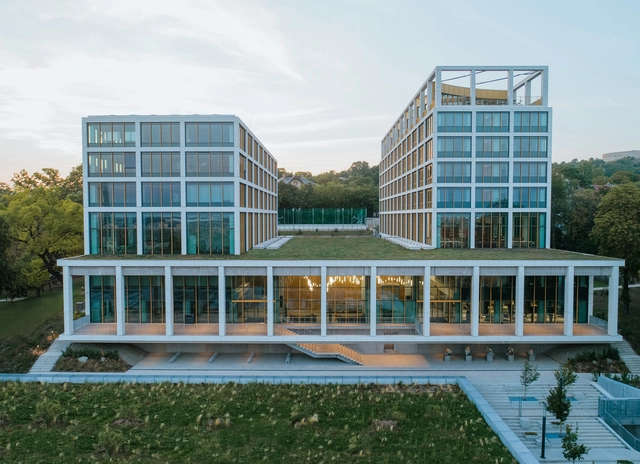Universidad Corvinus Gellert Campus / PLANT – Atelier Peter Kis - Universidad