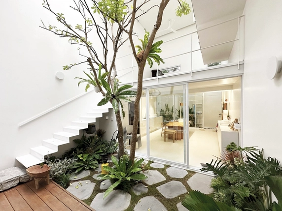 Bắp’s House / 90+2 architects - Interior Photography, Courtyard