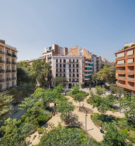Del hormigón a los espacios verdes: revitalizando las ciudades a través del diseño natural - Imagen Principal