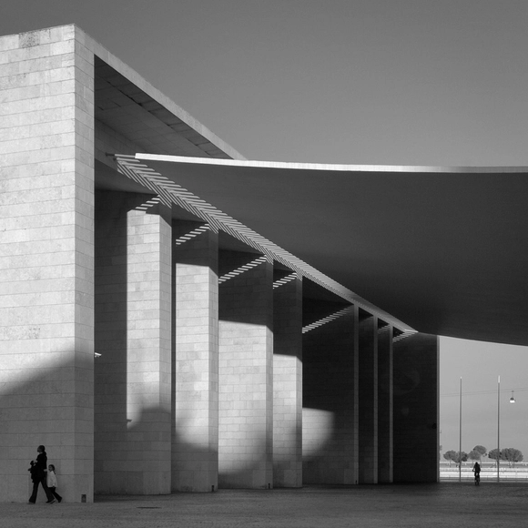 A Compact Yet Fundamental Survey of the Modern Movement: In Conversation with Kenneth Frampton - Featured Image