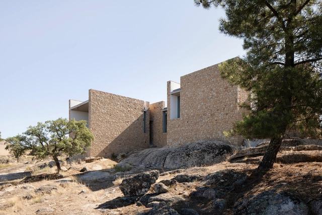 Casa estudio en Castelo de Vide / Atelier Landauer - Casas