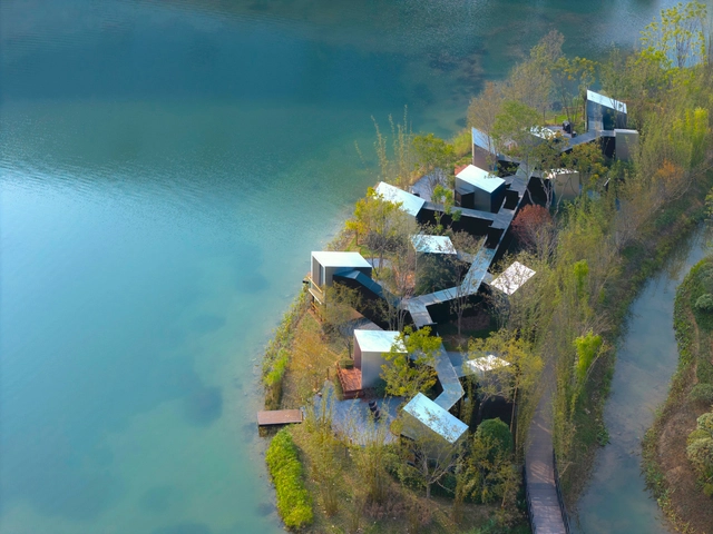 The Cabin of Maze / Advanced Architecture Lab + Wiki World - Cabins & Lodges