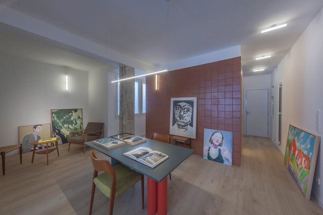 Apartamento para un coleccionista / Estudio Bespoke - Fotografía interior, Apartamentos, Iluminación, Sillas