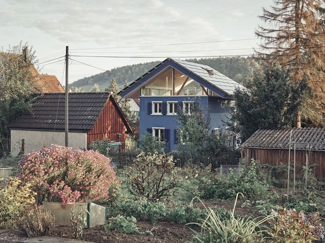 House with a Flying Roof / Lorenz Bachmann - Exterior Photography, Sustainability
