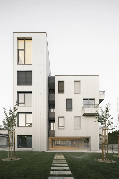 Podun Apartment Building / Kuklica x Smerek Architekti - Residential