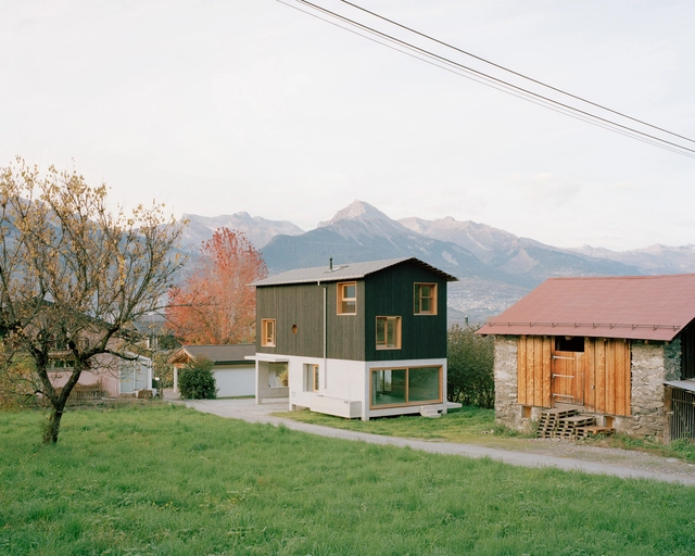 The Wandering House  / Lionel Ballmer - Exterior Photography, Sustainability