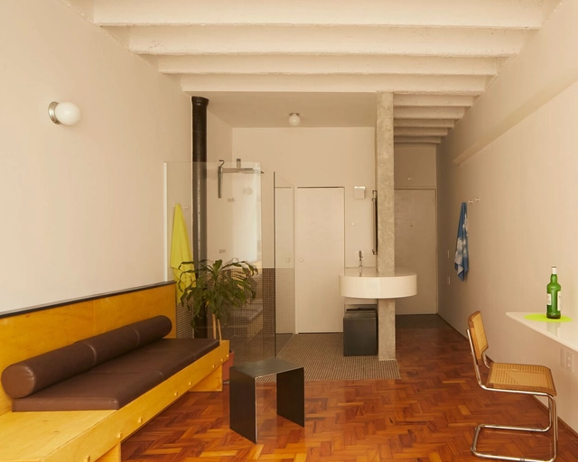 Apartamento tipo estudio Copan 713 / VELA.oficina - Fotografía interior, Interiores De Apartamentos, Escaleras, Iluminación, Sillas