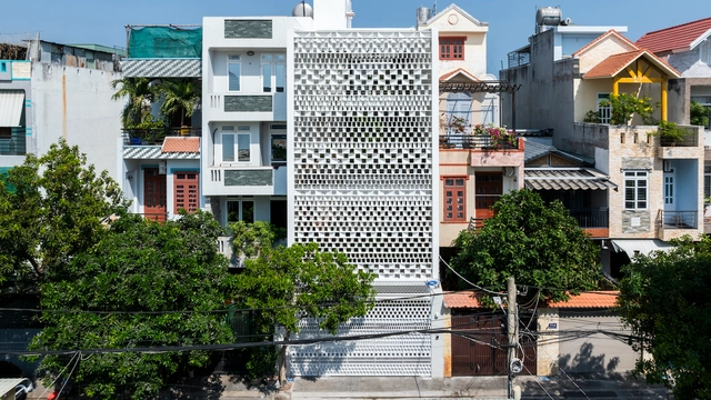 Vung Tau House / Sanuki Daisuke architects   - Exterior Photography, Houses, Facade, Balcony