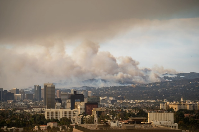 Los Angeles Officials Pass Regulation to Expedite the Rebuilding Process - Featured Image