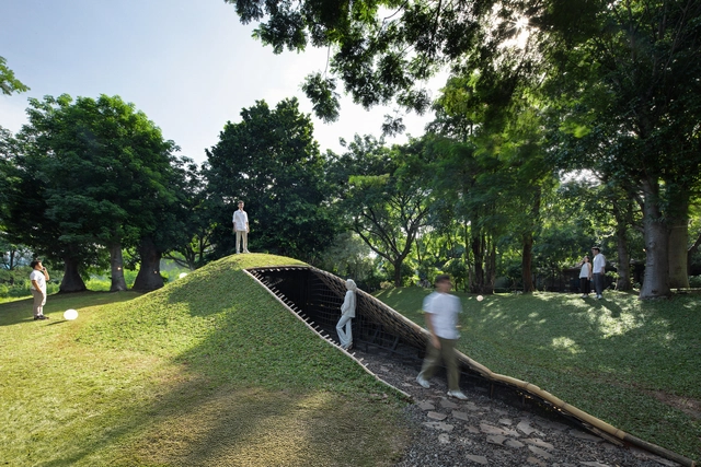 Chicken Hero Pavilion / RAD+ar (Research Artistic Design + architecture) - Pavilion