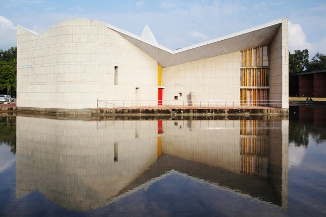 De la colonización a Le Corbusier: ¿fue el movimiento moderno en la India una imposición o una invitación? - Imagen Principal