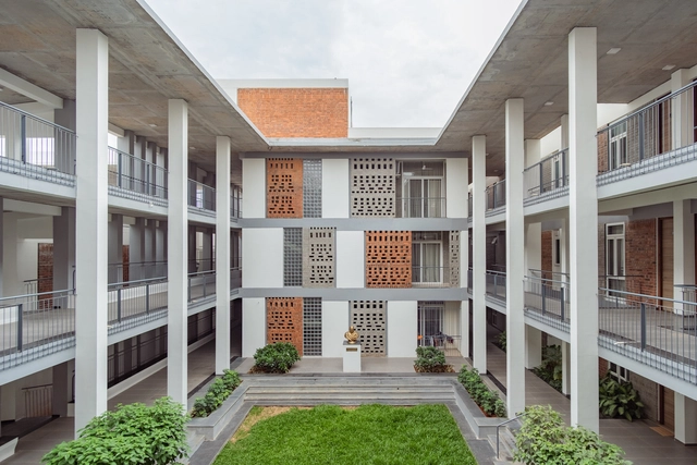 Vedic Vidya Kendra / Shanmugam Associates - Fotografia de Exterior, Arquitetura Educacional, Aido