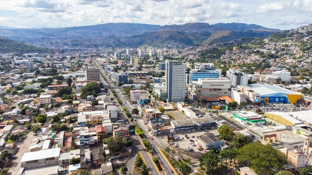La revolución moderna de Tegucigalpa: Metroplan y el cambio en la identidad urbana de Honduras en los años 70 - Imagen Principal