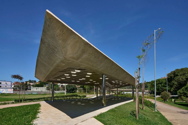 Plaza de las Jabuticabeiras / Gustavo Penna Arquiteto e Associados - Instalaciones Y Estructuras