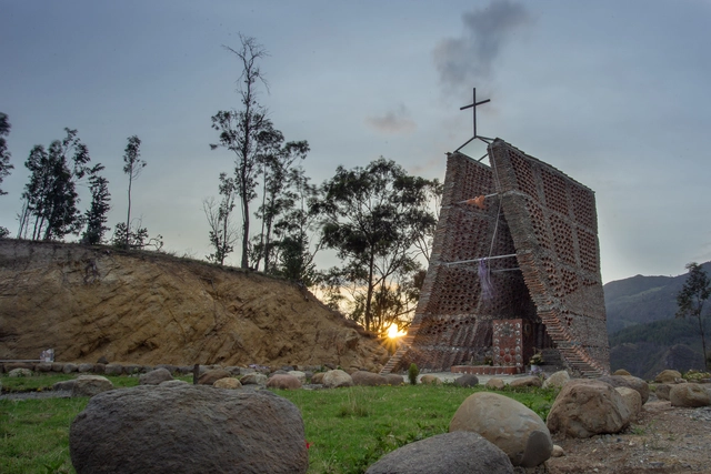 Capilla de teja / Jimenez Arquitectos + FB+ estudio - Capilla