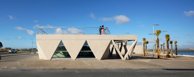 Capitanía marítima en el puerto deportivo de Ayamonte / Gabriel Verd + Buró4 - Base De Vuelos Espaciales