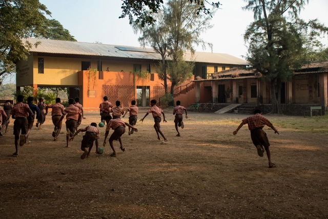 Escola em Kelthan Village / unTAG - Fotografia de Exterior, Escolas