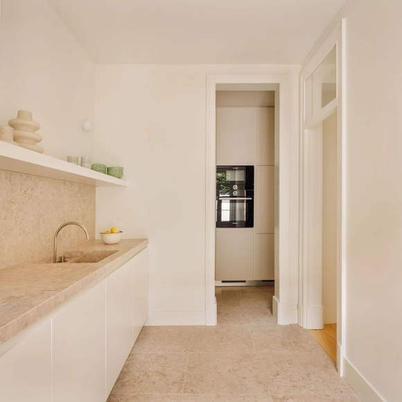 Apartment RL / Nuno Nascimento Arquitectos - Fotografia de Interiores, Apartamentos, Cozinha, Porta, Bancada