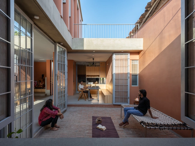 Casa das Sobreposições / pk_iNCEPTiON - Fotografia de Exterior, Casas, Fachada, Balcão, Escada