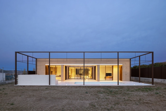 Casa Neutra / Noro Estudio - Casas