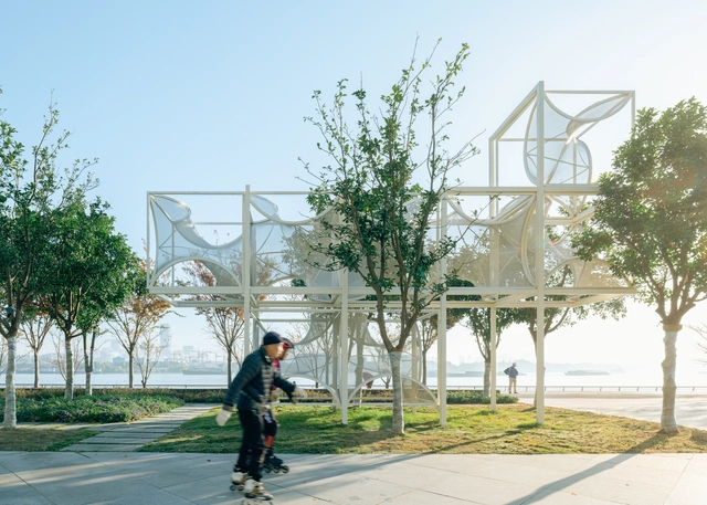 Instalación Curly Cube / People's Architecture Office - Fotografía exterior, Edificios Públicos