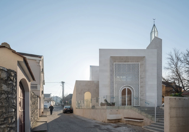 Hadrovića Mosque / ARHINGinženjering - Mosque