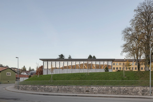 Ginásio em Sainte-Croix / MUE Atelier + BSAAR + Erbat SA - Fotografia de Exterior, Ginásio