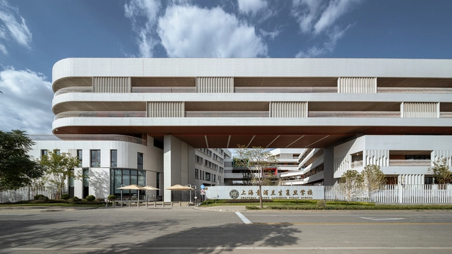 上海青浦兰生学校 / 华都设计 - 建筑图, 小学及初中, 庭院