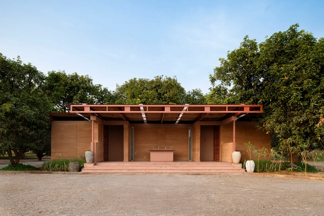 Banheiro Comunitário Aina / NaaV Studio - Comunitário