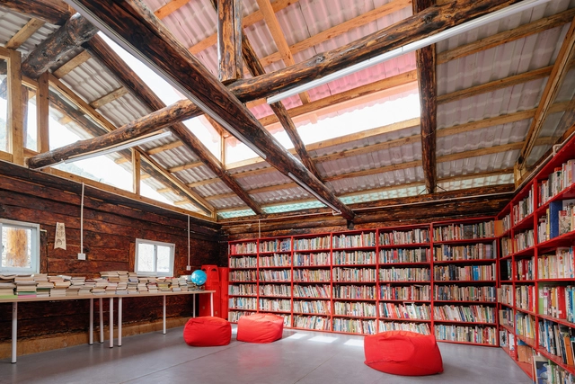 Biblioteca comunitaria “Flower on Hillside” / STEPS Architecture - Fotografía interior, Remodelaciones, Fijación Vigas