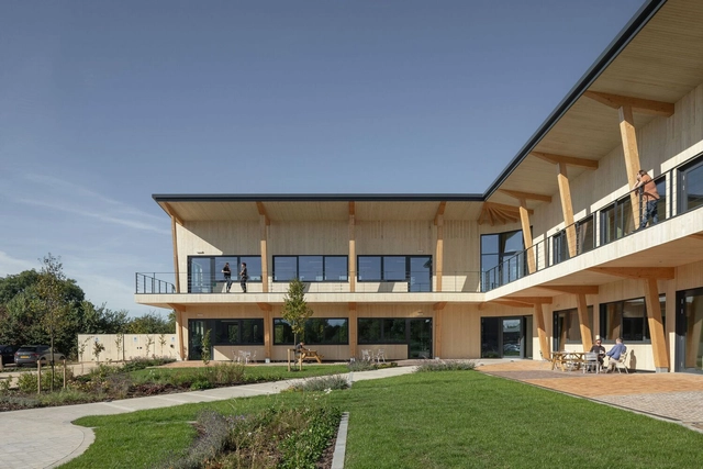 Unusual HQ / Corstorphine & Wright - Office Buildings
