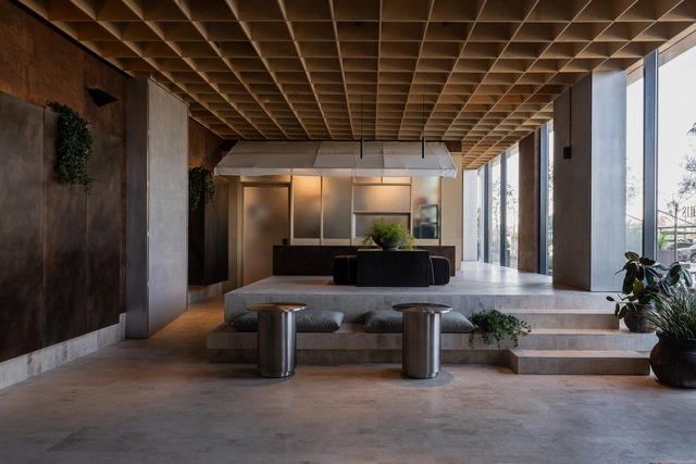 ETHR Clubhaus Café / shell+core - Fotografía interior, Interiores De Cafeterías, Fijación Vigas, Sillas