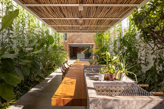 Designing with Humidity: How Architecture Adapts to the World’s Dampest Climates - Featured Image