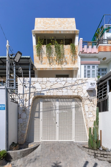 Origami House / DA VÀNG studio - Houses