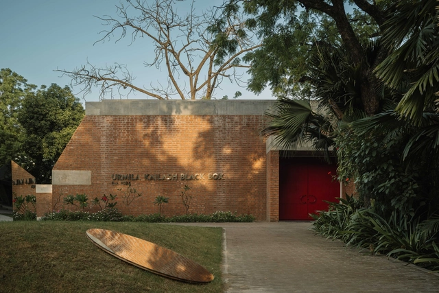 Urmila Kailash Black Box, Kanoria Centre for Arts Campus / Studio Sangath - Arquitectura Educacional
