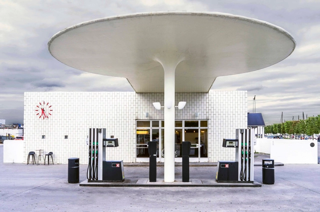 The Evolution of Gas Stations: From Roadside Stops to Architectural Landmarks - Featured Image