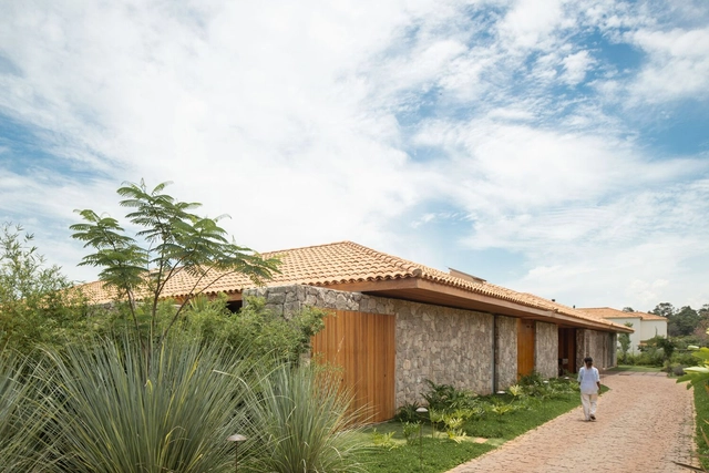Casa Pedra / Stage.AEC - Fotografia de Exterior, Casas, Jardim