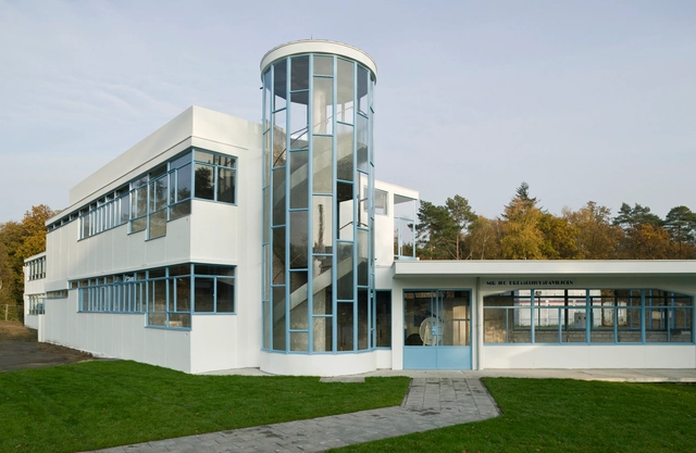 In Pursuit of Health: How Medical Concerns Shaped Modernist Architecture - Featured Image