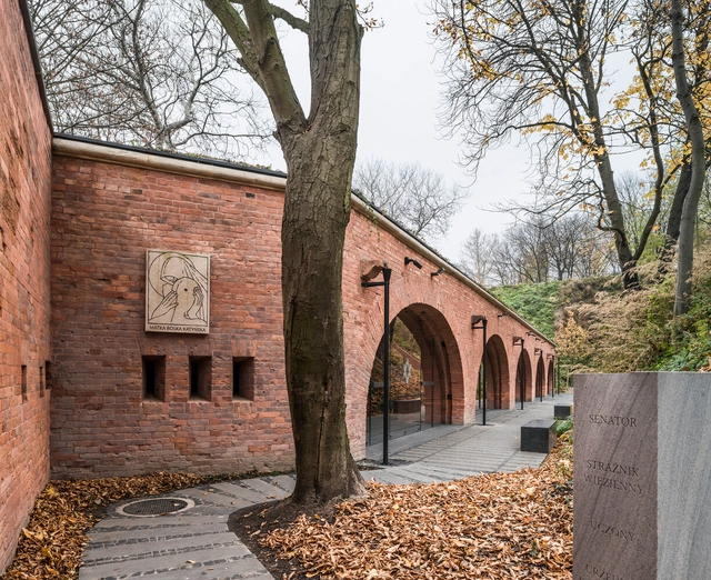 Museo Katyń / BBGK Architekci - Museo
