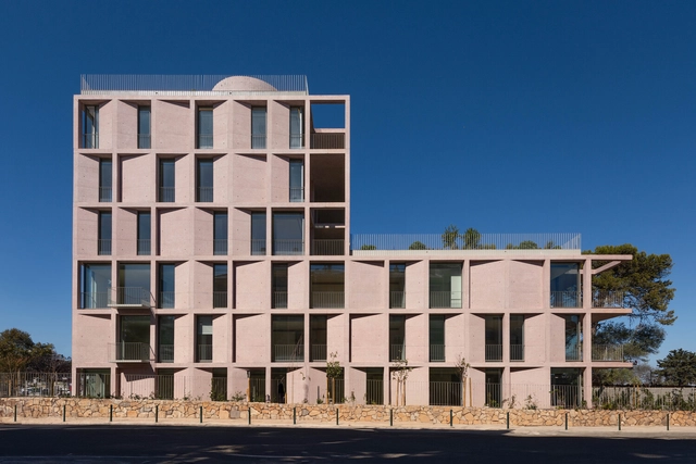 Residential Building in Cascais / Atelier AAVV - Apartments
