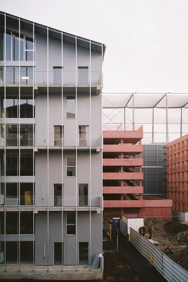 Complejo habitacional Volumes Capables / A6A - Fotografía exterior, Edificios, Balcón