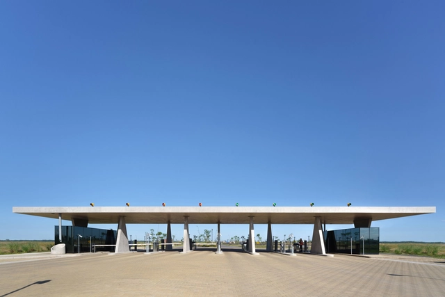 Acceso Puertos Ruta 25 / Nicolás Campodonico - Infraestructura