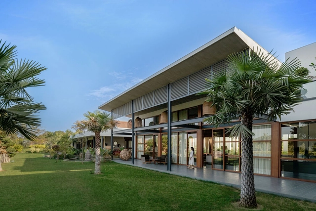 Nirmay Villa / The Grid Architects - Exterior Photography, Houses, Garden