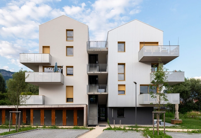 Participative social housing in Crolles / INDY ARCHITECTES - Exterior Photography, Social Housing, Balcony