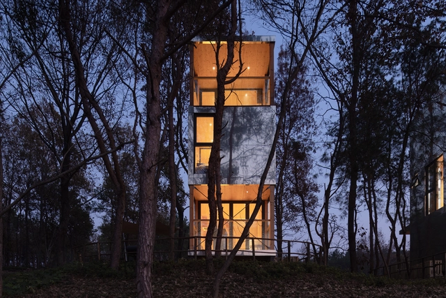The Giraffe Cabin / Wiki World + Advanced Architecture Lab - Cabins & Lodges