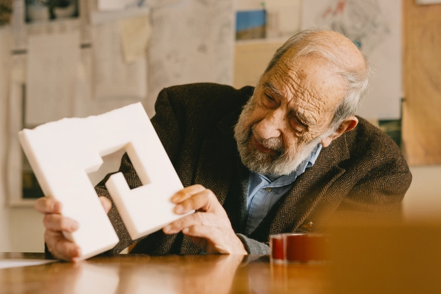 Trienal de Lisboa divulga selecionados para o Prêmio Début 2025 e apresenta novo troféu assinado por Álvaro Siza - Imagem de Destaque