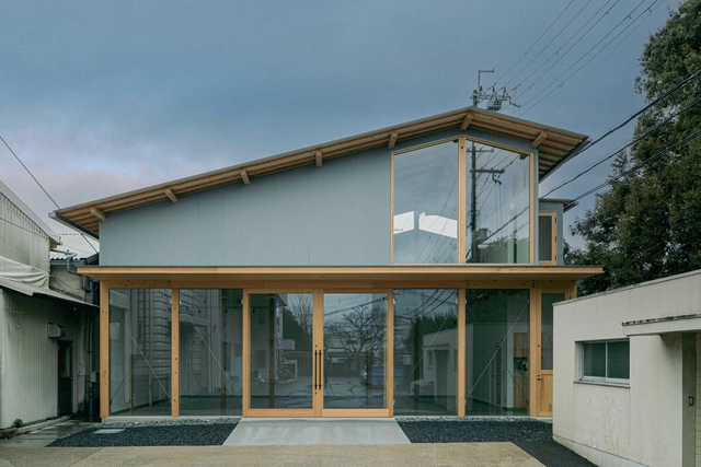 Galeria em Ishiyama / CHIKARAISHI ARCHITECTS STUDIO - Fotografia de Exterior, Showroom, Porta, Balcão